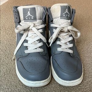 Air Jordan 1 Mid GS "Light Smoke Grey" - Size 6.5Y / Women’s 8